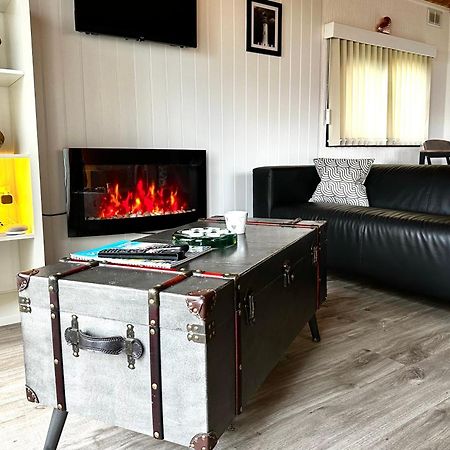 Lodge Cabin With Fabulous Views - Farm Holiday สแตรนราร์ ภายนอก รูปภาพ