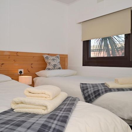 Lodge Cabin With Fabulous Views - Farm Holiday สแตรนราร์ ภายนอก รูปภาพ