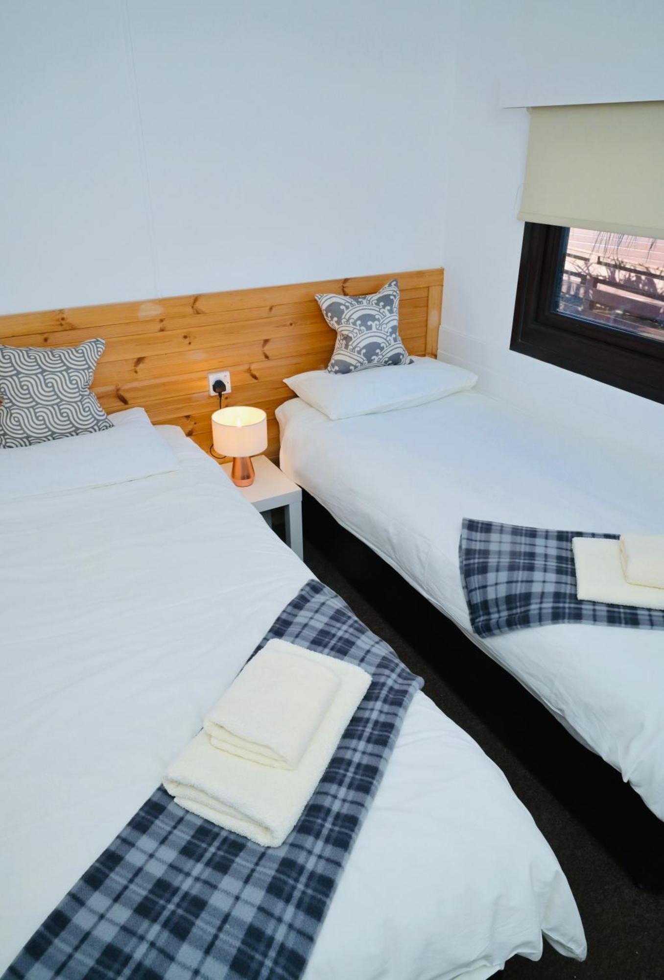 Lodge Cabin With Fabulous Views - Farm Holiday สแตรนราร์ ภายนอก รูปภาพ